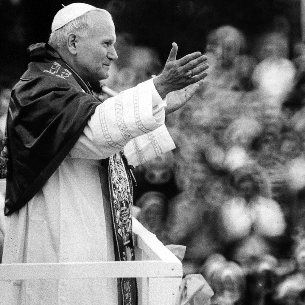 Papa João Paulo II acessando na Polônia em 1979